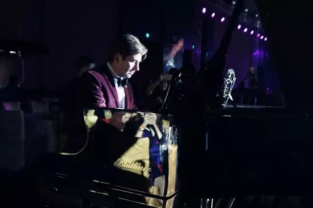 胡潤(rùn)百富頒獎(jiǎng)盛典驚現(xiàn)500萬(wàn)德國(guó)名琴