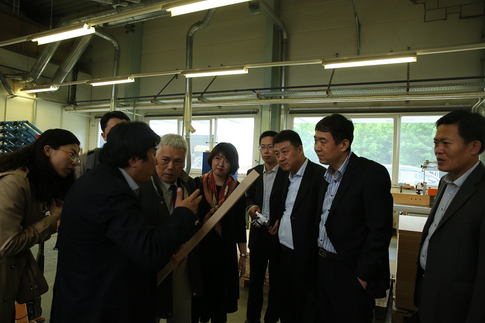 國家工信部、國家標(biāo)準(zhǔn)化委員會、德國經(jīng)濟(jì)和能源部在德國萊比錫召開了《中德智能制造/工業(yè)4.0標(biāo)準(zhǔn)化工作組會議》。會議期間，一行人參觀了位于德國萊比錫的德國國寶博蘭斯勒鋼琴廠