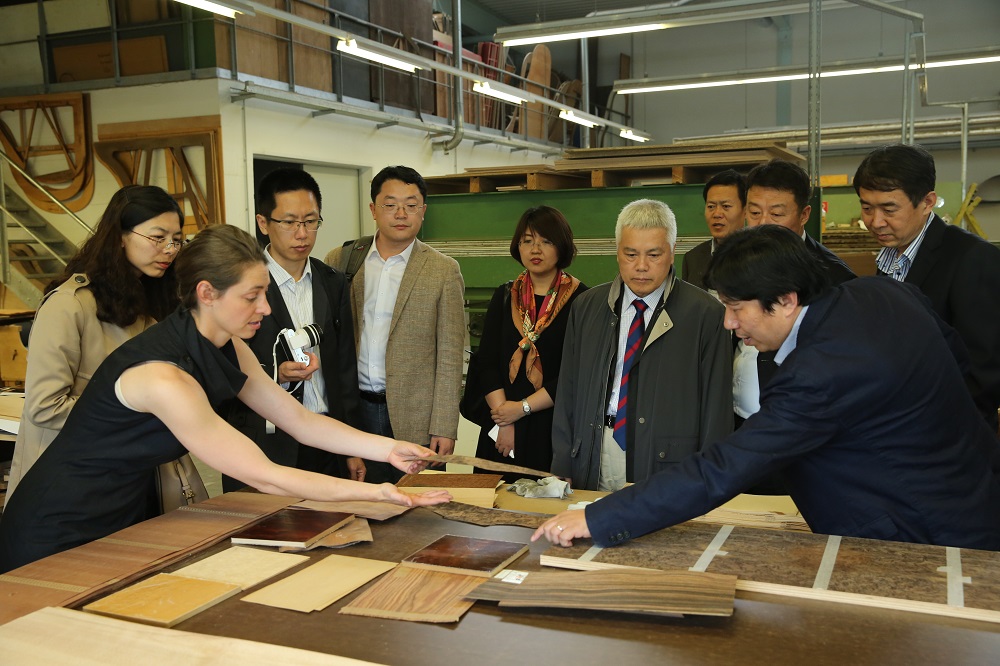 國家工信部、國家標(biāo)準(zhǔn)化委員會、德國經(jīng)濟(jì)和能源部在德國萊比錫召開了《中德智能制造/工業(yè)4.0標(biāo)準(zhǔn)化工作組會議》。會議期間，一行人參觀了位于德國萊比錫的德國國寶博蘭斯勒鋼琴廠